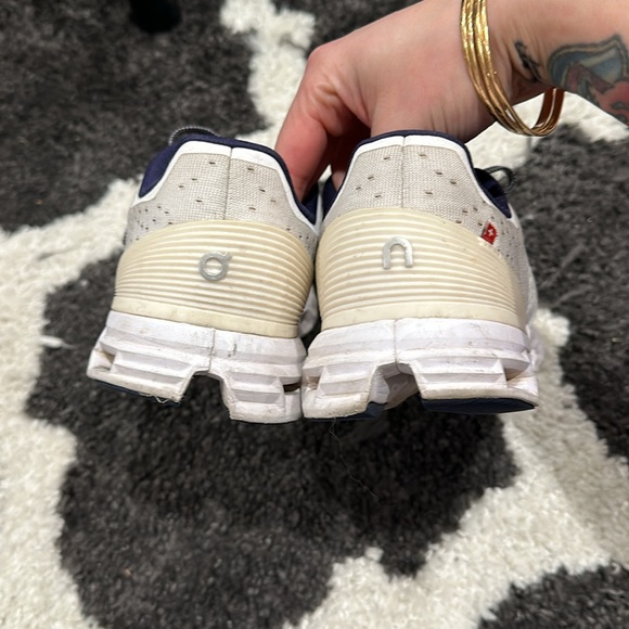 On clouds - Picture 3 of 5